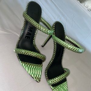 Authentic Alias Mae heels leather lining/upper